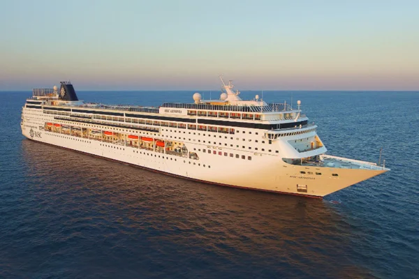 Imagem colorida mostra MSC-Armonia navio de cruzeiro em que turista desapareceu - Metrópoles