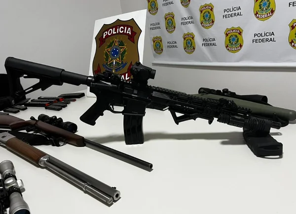 Armas e munições aprendidas com bolsonaristas que participaram de atos antidemocráticos apreendidas pela Polícia Federal - Metrópoles