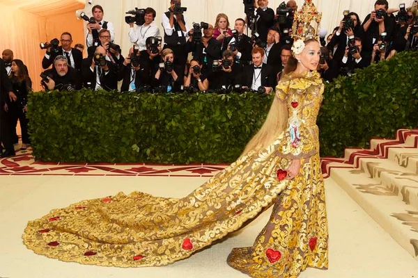Veja as tendências mais bombadas no tapete vermelho do MET Gala 2018