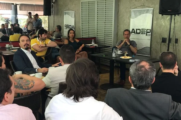 Rosso promete Delegacia da Mulher e Defensoria Pública em cada região