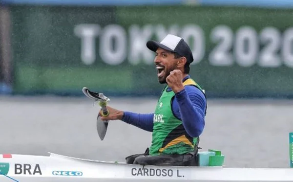 Luis Carlos Cardoso é prata na canoagem
