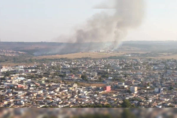 Foto colorida área de incêndio perto da região da papuda
