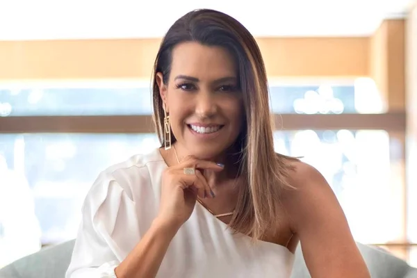 Solange Frazão faz jejum de negatividade no livro Além do Corpo