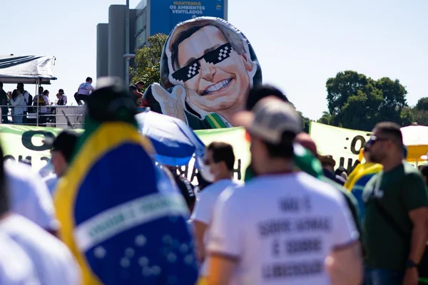 Manifestantes realizam o II Encontro Proarmas pela Liberdade na Esplanada dos Ministérios, com presença de caravanas de diversos estados do país