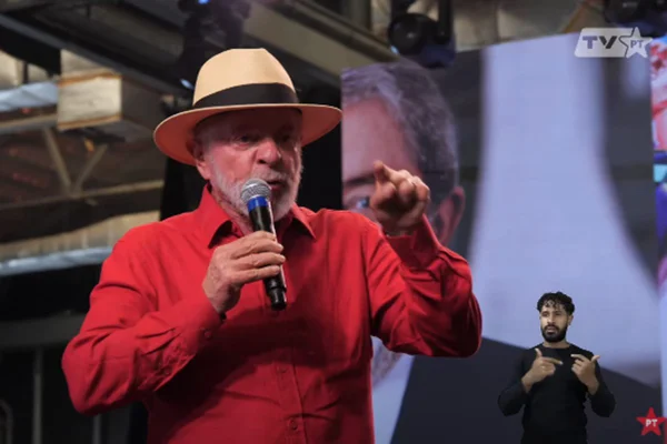 Imagem colorida do presidente Lula durante aniversário do Partido dos Trabalhadores (PT) - Metrópoles