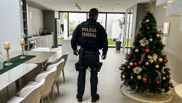 Alvo da PF, banco fantasma movimenta R$ 1 bilhão e dono foge do país