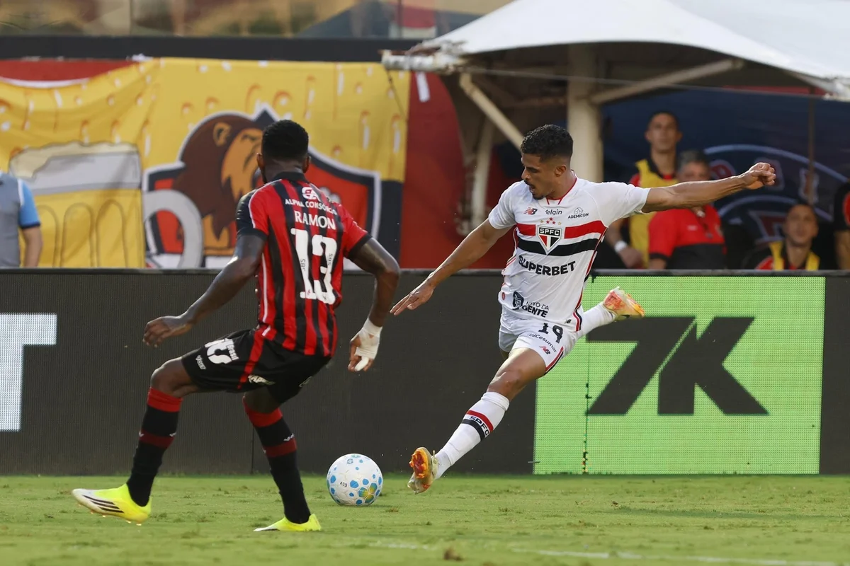 Vitória e São Paulo se enfrentaram pelo Brasileirão Vitória e São Paulo se enfrentaram pelo Brasileirão