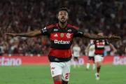 Flamengo venceu o Vitória pelo Brasileirão.
