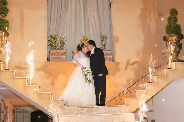 Rachel Bardawil e Bruno Sigmaringa se unem em casamento de sonho