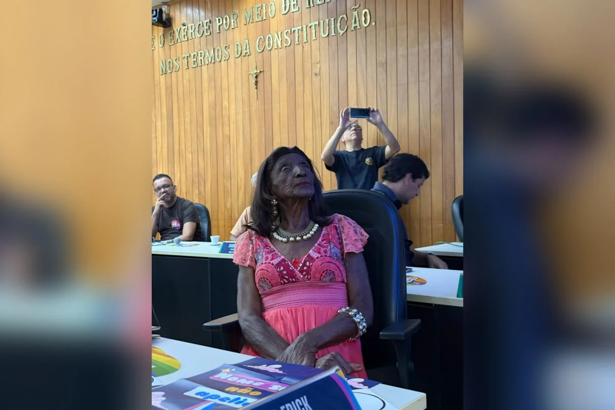Tiana recebeu Moção de Aplausos Tiana recebeu Moção de Aplausos