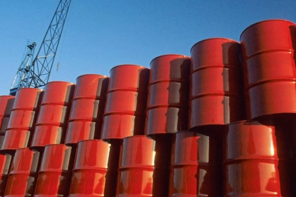 Petróleo sobe 3% e chega a US$ 86 com ameaça dos EUA ao Irã