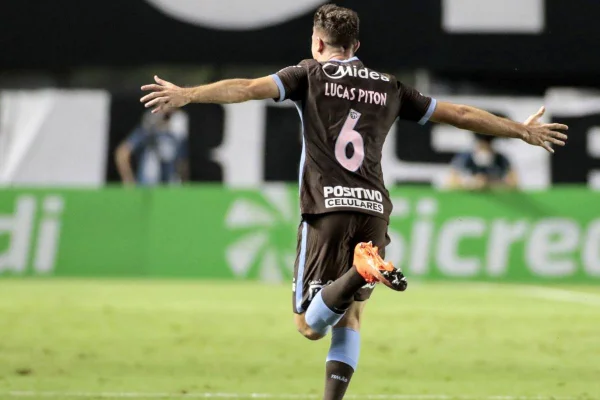 Corinthians bate Santos e garante vaga no mata-mata do Paulistão