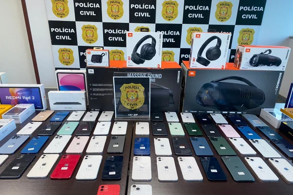 Polícia apreende celulares furtados e roubados vendidos em feira do DF
