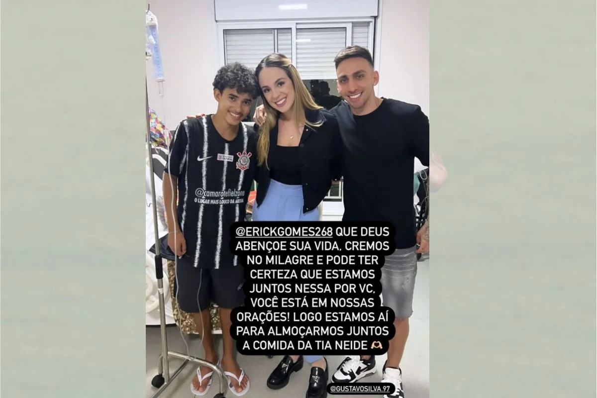 A esposa do jogador assistiu o vídeo e se comoveu com a história, foi quando mostrou para Gustavo Mosquito e o casal resolveu fazer a visita para Erick. A esposa do jogador assistiu o vídeo e se comoveu com a história, foi quando mostrou para Gustavo Mosquito e o casal resolveu fazer a visita para Erick.
