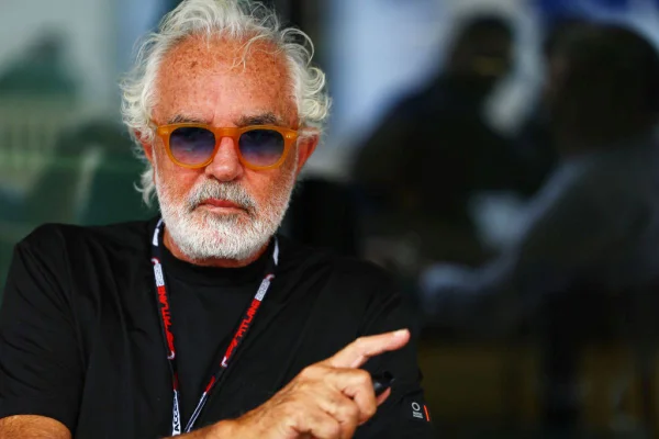 Flavio Briatore no Paddock antes do Grand Prix do Catar