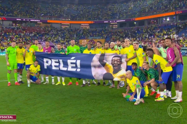 Jogadores do Brasil homenageiam Pelé após vitória contra a Coreia