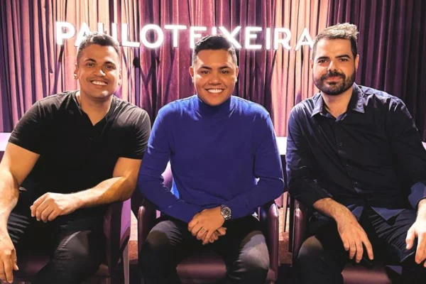 Com show de Toni Garrido, Paulo Teixeira inaugura joalheira em SP