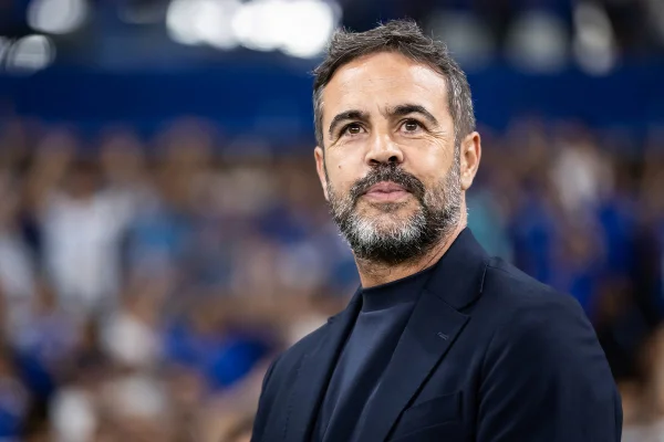 Arthur Jorge, técnico do Cruzeiro, em partida da Libertadores