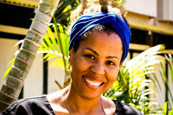 Cristiane Sobral lança livro “Terra Negra” nesta quarta-feira (13/9)