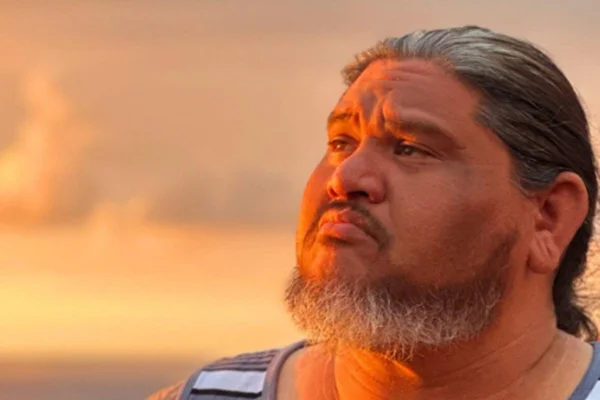 David Hekili Kenui Bell, que participou da live-action de Lilo & Stitch, morree menos de mês após a estreia do longa