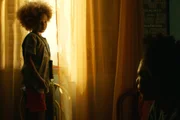 Enquanto cada integrante enfrenta o luto à sua maneira, o filho caçula guarda um segredo capaz de transformar a forma como todos atravessam esse processo. Enquanto cada integrante enfrenta o luto à sua maneira, o filho caçula guarda um segredo capaz de transformar a forma como todos atravessam esse processo.