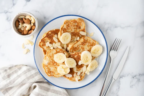 Panqueca de aveia e banana é saudável e perfeita para começar a dieta