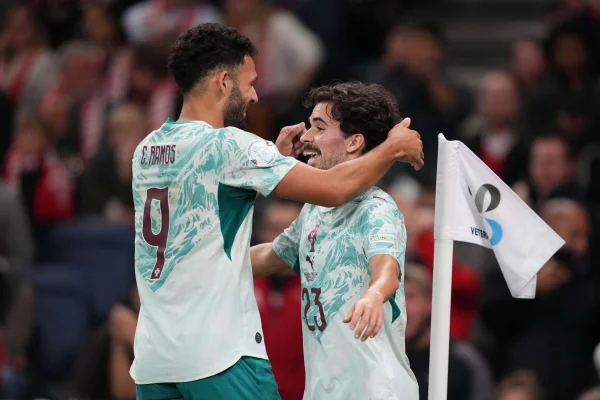 Jogadores de Portugal comemoram gol diante da Dinamarca na Nations League
