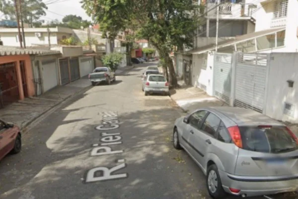 Foto reprodução do Google Street View de rua onde ucraniano foi detido pela Polícia Militar.