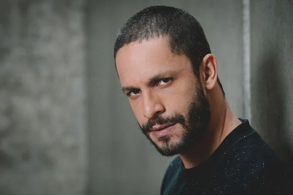 Rainer Cadete surpreende web com clique ousado. Confira!