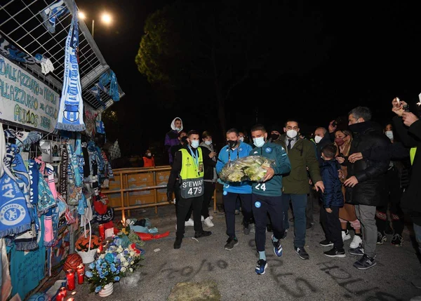 Com homenagem a Maradona, Napoli vence e vira líder de grupo na Liga Europa