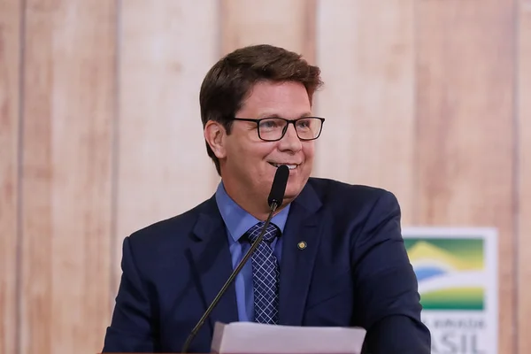 PT acionará PGR contra Mario Frias por viagem de R$ 39 mil a Nova York