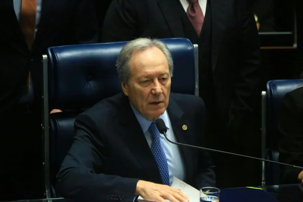 STF prorroga lei que impõe medidas excepcionais contra pandemia de Covid-19