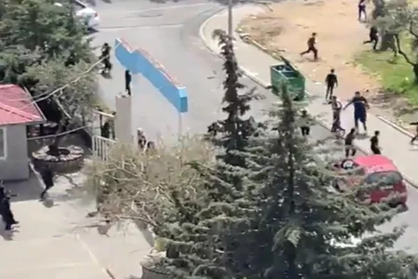 Alunos fogem de escola após ataque na Turquia