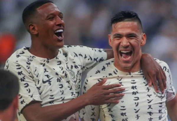 Corinthians poupa titulares, suporta a pressão e bate o Athletico-PR