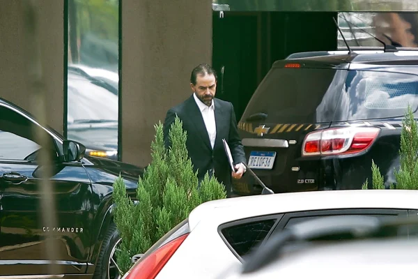 Vorcaro recebe visita de advogado na Superintendência da PF