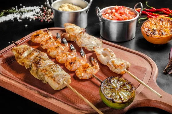 Espetinho do bom: descubra onde comer um churrasquinho gostoso