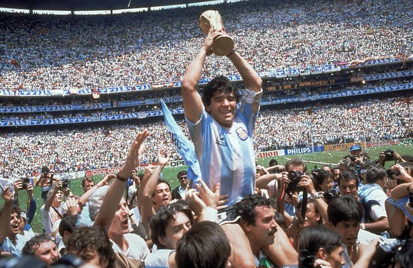 Maradona é operado na Venezuela e ficará pelo menos uma semana no país