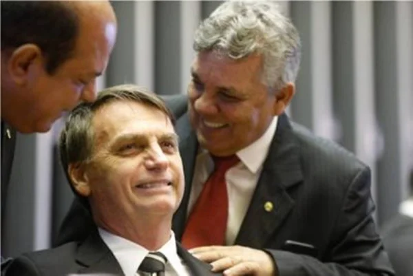 Vídeo: Fraga diz que Bolsonaro não dará reajuste diferenciado à PCDF