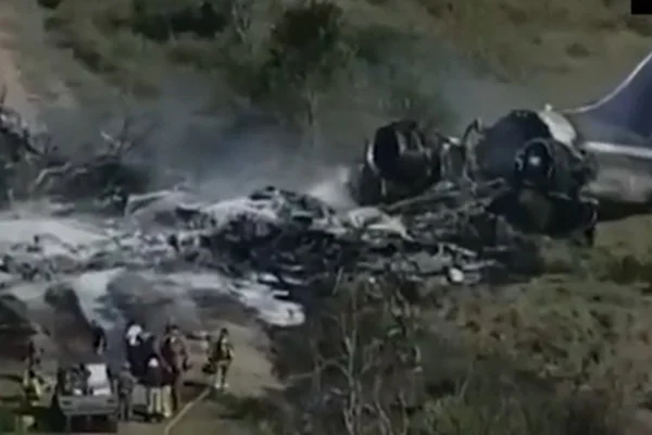 Avião com 18 torcedores de time de beisebol cai no Texas; todos sobreviveram