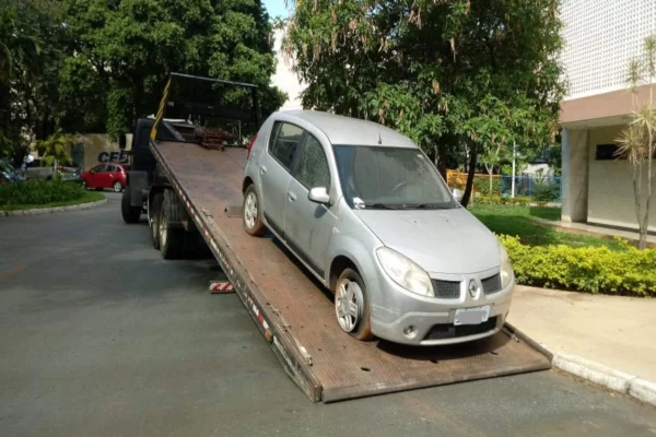 Detran-DF apreende na Asa Sul carro com R$ 11 mil em débitos