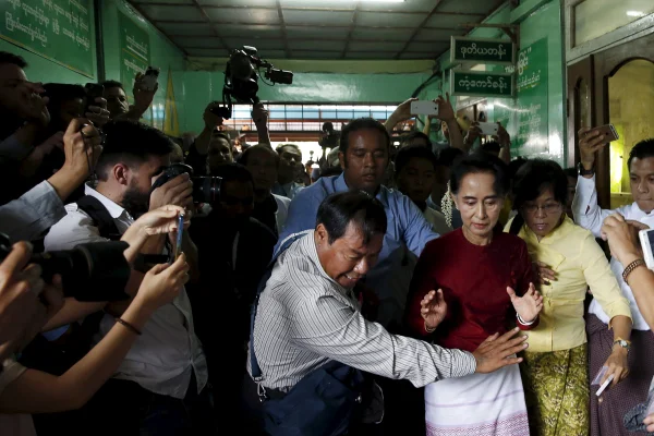 Myanmar tem dia histórico, primeiras eleições livres em 25 anos
