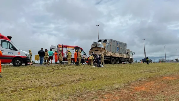 Adolescente em garupa de motocicleta morre após acidente na BR-020