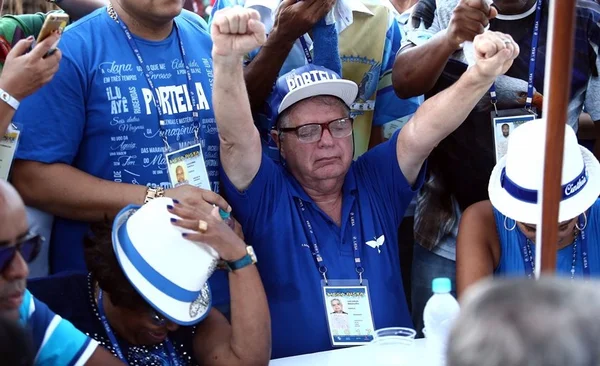 Presidente da Portela passa mal durante desfile das campeãs do RJ