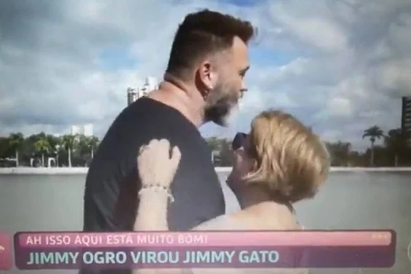 Foto colorida cantada no mais você