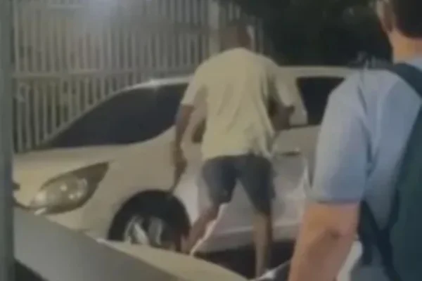 Flanelinha ameaça PM com arma falsa e é morto a tiros no Rio