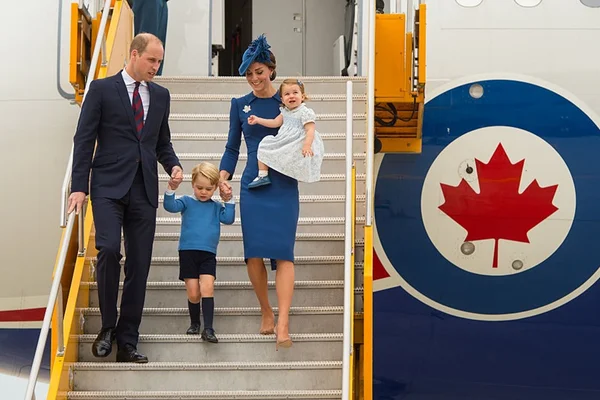Tradição real proíbe Príncipe William de viajar em avião com os filhos