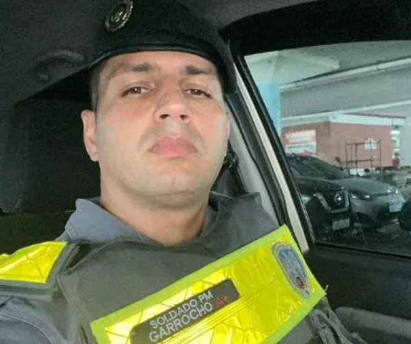 Thiago Garrocho em farda da corporação policial