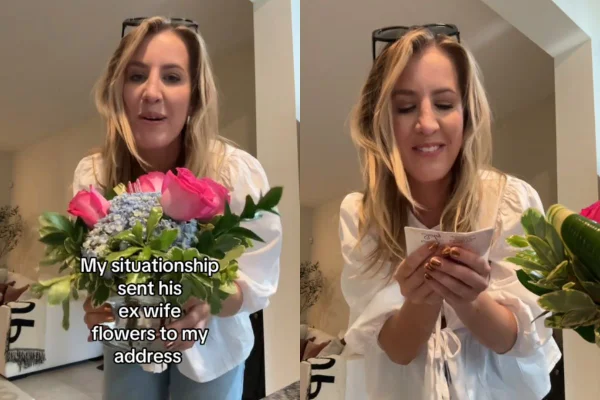 Foto colorida de uma mulher segurando flores e um cartão - Metrópoles