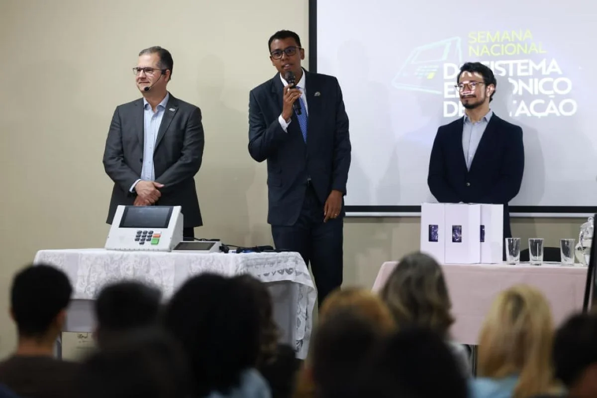 TSE Faz ação no colégio Elefante Branco, na Asa Sul TSE Faz ação no colégio Elefante Branco, na Asa Sul