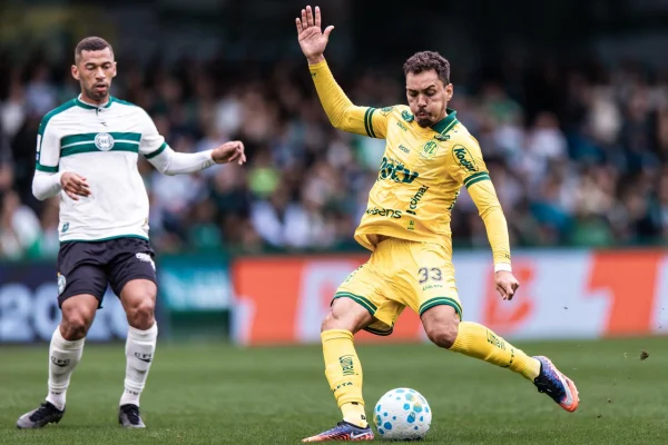 Brasileirão: Mirassol marca no fim e vence Coritiba no Couto Pereira - destaque galeria Brasileirão: Mirassol marca no fim e vence Coritiba no Couto Pereira - destaque galeria